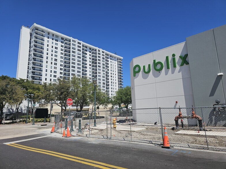 More Photos Of 3301 NE 30th St, Fort Lauderdale Convenience Store For Lease