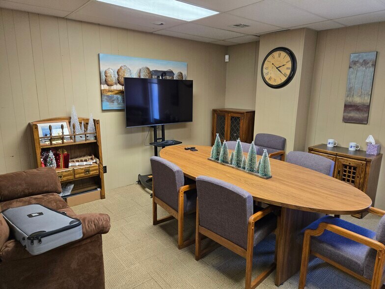 More Photos Of 4534 Dowling St, Montague Office For Sale