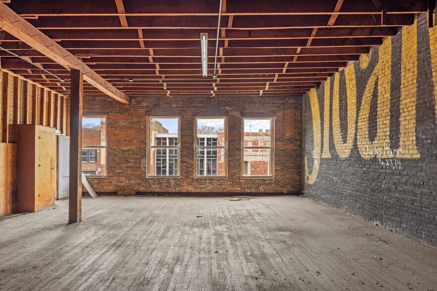 More Photos Of 203 N Court St, Florence Department Store For Sale