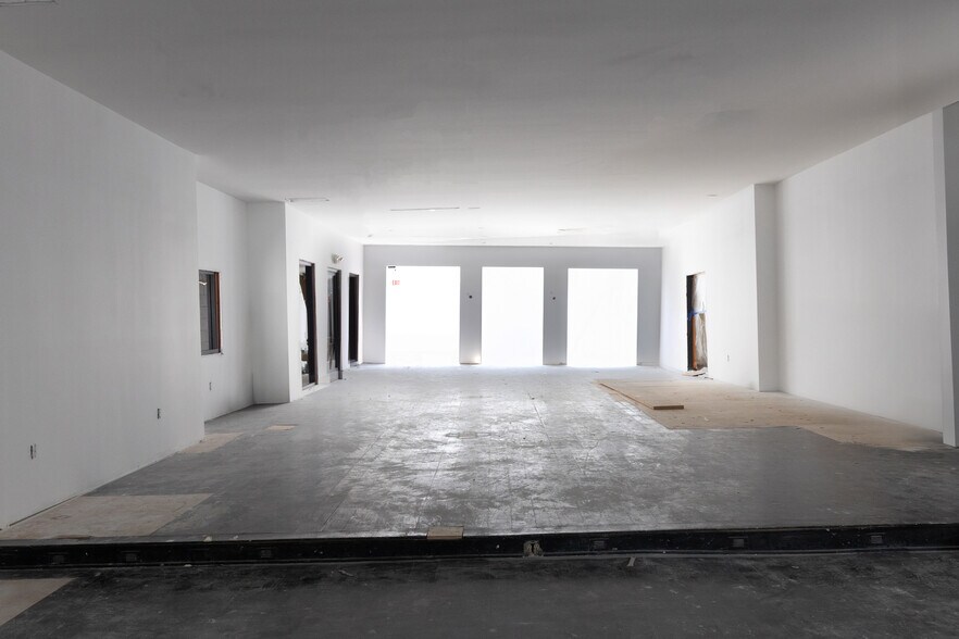 More Photos Of 730 N La Cienega Blvd, Los Angeles Restaurant For Lease