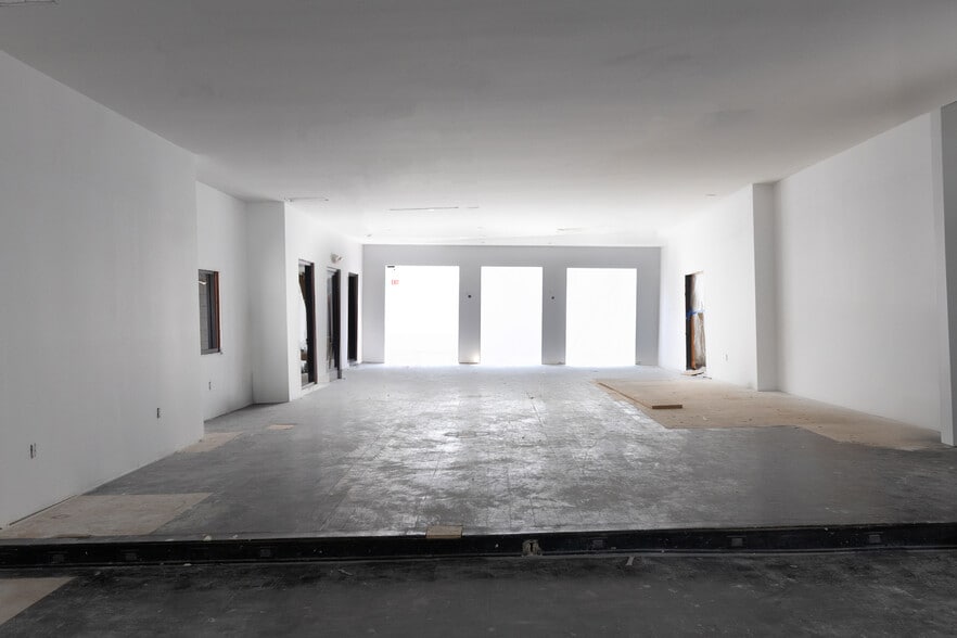 More Photos Of 730 N La Cienega Blvd, Los Angeles Restaurant For Lease