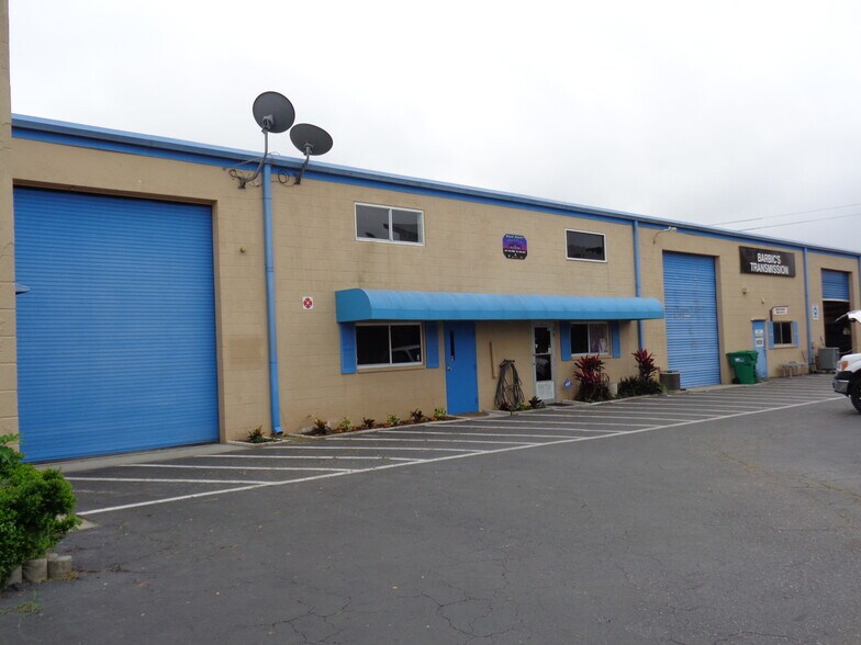 More Photos Of 6020 Deacon Rd, Sarasota Warehouse For Sale