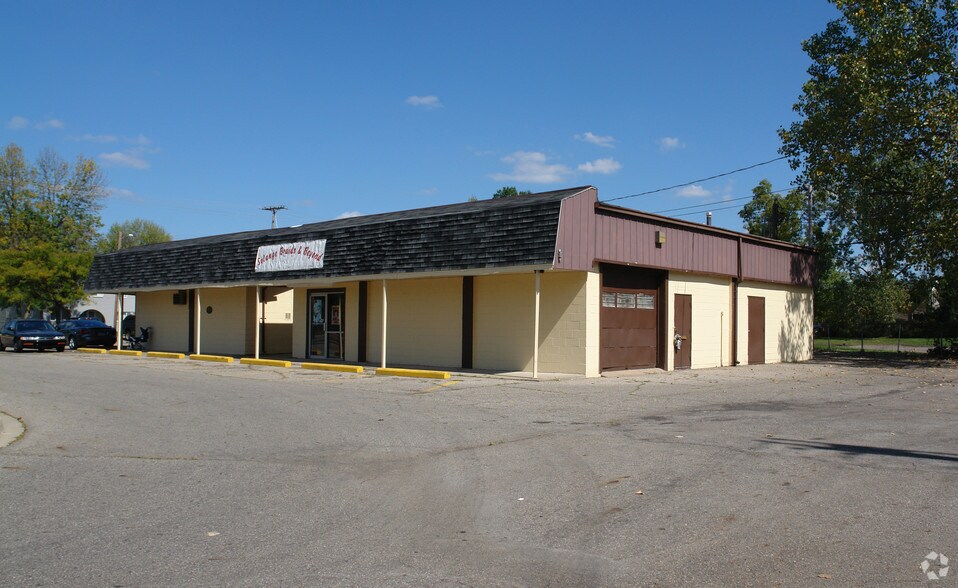 More Photos Of 3705-3717 W Jolly Rd, Lansing Storefront For Sale