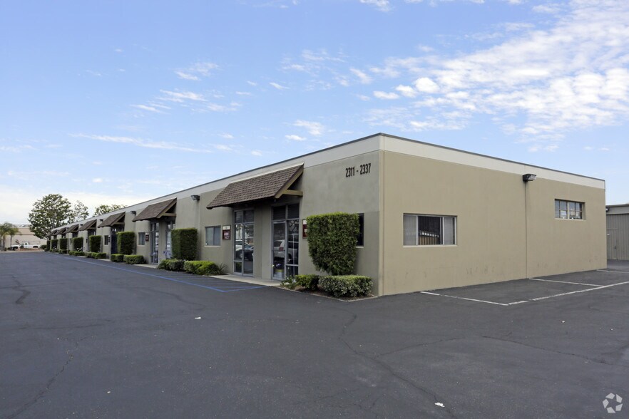 More Photos Of 2311-2337 S Otis St, Santa Ana Manufacturing For Lease