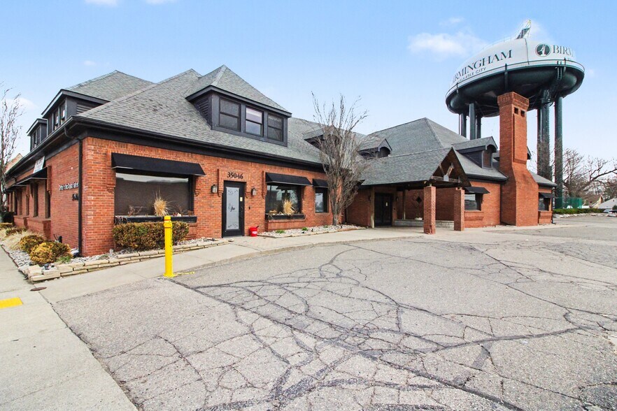 More Photos Of 35046 Woodward Ave, Birmingham Medical For Lease