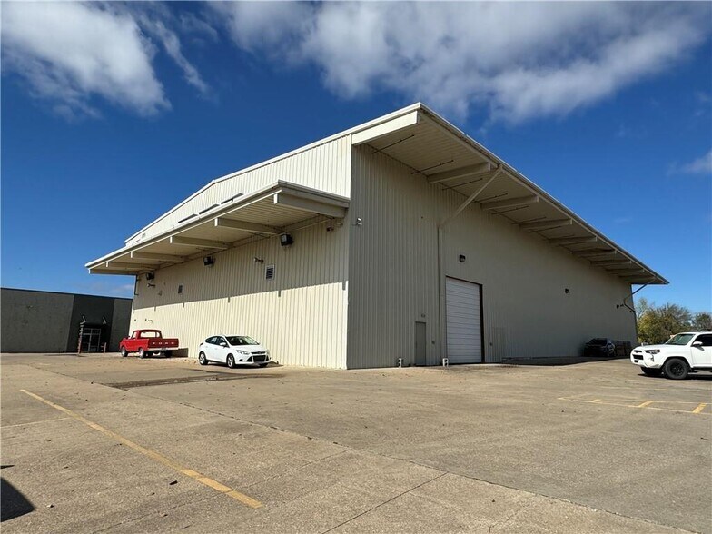 More Photos Of 1705 S Walton Blvd, Bentonville Office For Sale