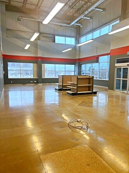 More Photos Of 885 Memorial Dr, Wood Buffalo Warehouse For Lease