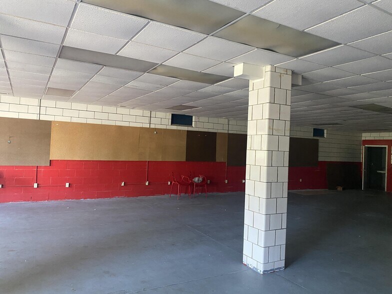 More Photos Of 640 W National Ave, Brazil Freestanding For Sale