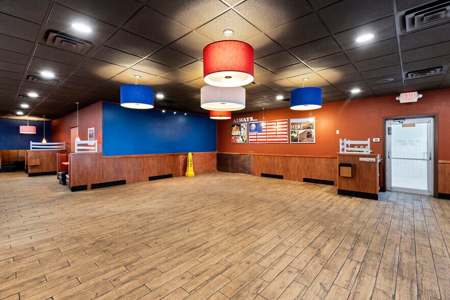 More Photos Of 250 Conicville Rd, Mount Jackson Hotel For Lease