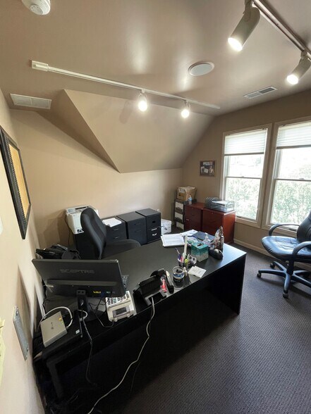 More Photos Of 502 E State St, Geneva Storefront Retail Office For Lease