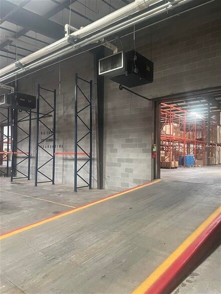 More Photos Of 210 SW Texas Ave, Lawton Warehouse For Lease