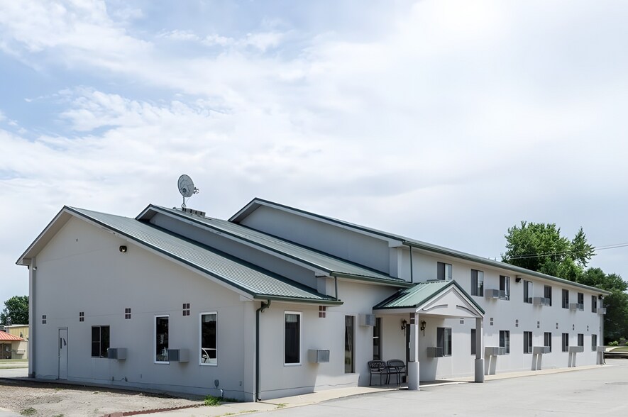 Primary Photo Of 1025 E 4th St, Ainsworth Hospitality For Sale