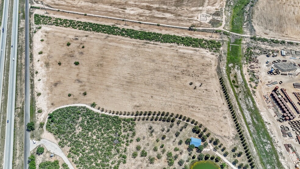 More Photos Of 2828 Interstate 20, Midland Flex For Sale