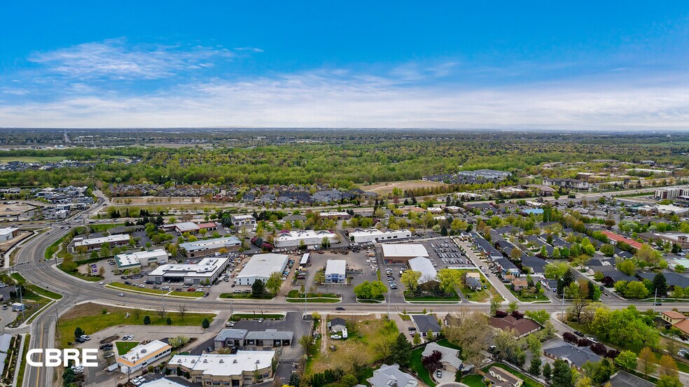 More Photos Of 1442 E State St, Eagle Land For Lease