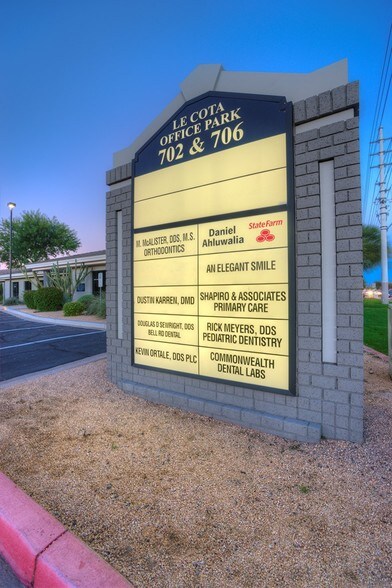 More Photos Of 702 E Bell Rd, Phoenix Office For Sale