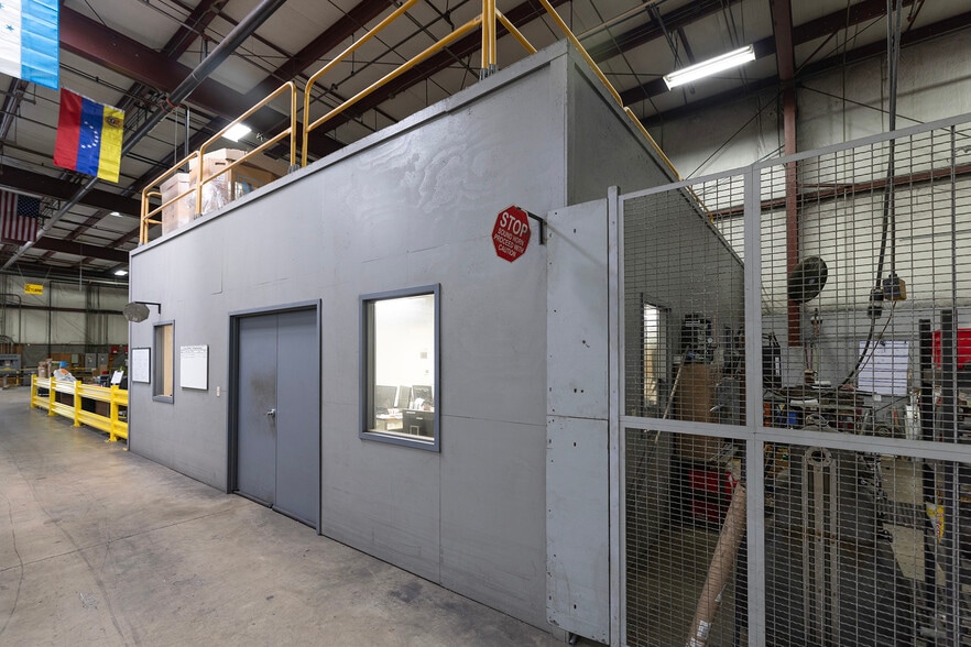 More Photos Of 1000 Sako Ct, Elkhart Warehouse For Lease