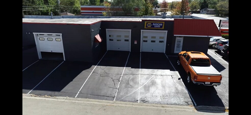 More Photos Of 3001 Sheridan Rd, Zion Auto Repair For Sale