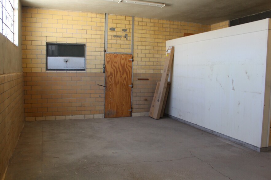 More Photos Of 806 9th St, Woodward Warehouse For Sale