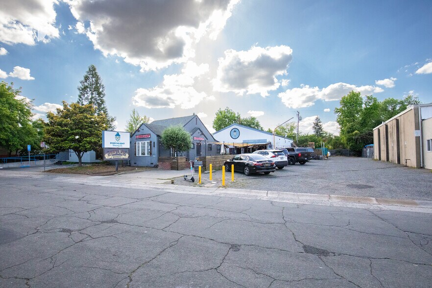 More Photos Of 866-870 57th St, Sacramento General Retail For Sale