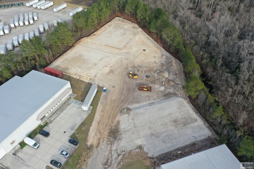 More Photos Of 38 W Chatham Ct, Garden City Warehouse For Lease