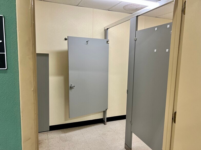 More Photos Of 2850 N Market St, Shreveport General Retail For Sale