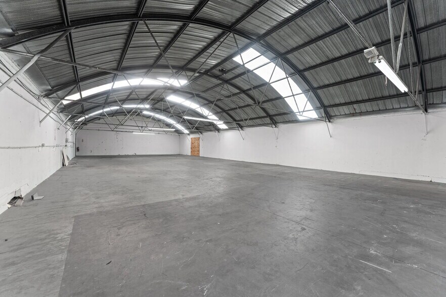 More Photos Of 700 S Hawthorne Ave, Apopka Warehouse For Lease
