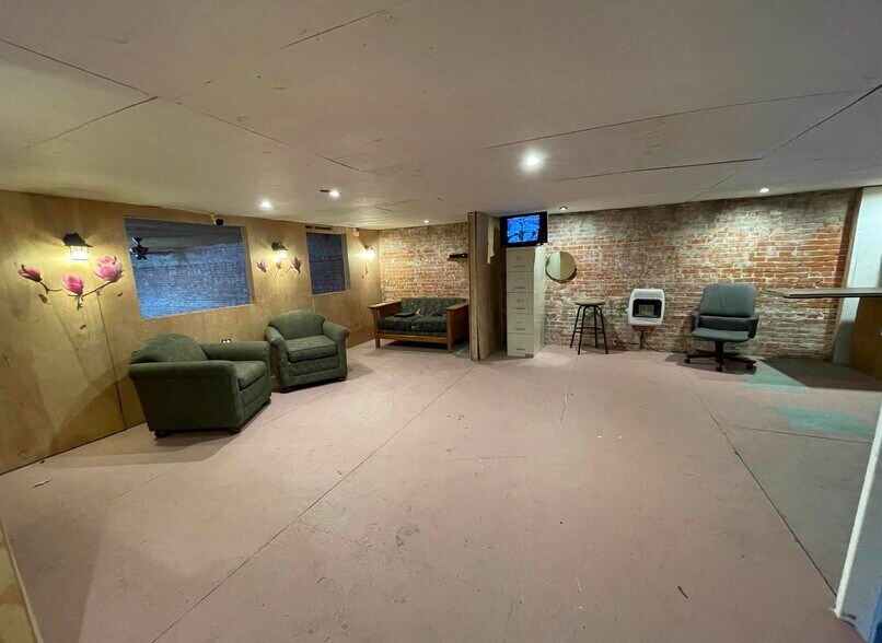 More Photos Of 165 N Main St, Roseville Office For Sale