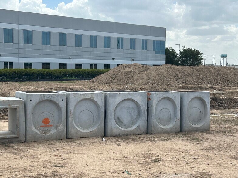 More Photos Of Colonial Parkway & Park West Green, Katy Medical For Sale