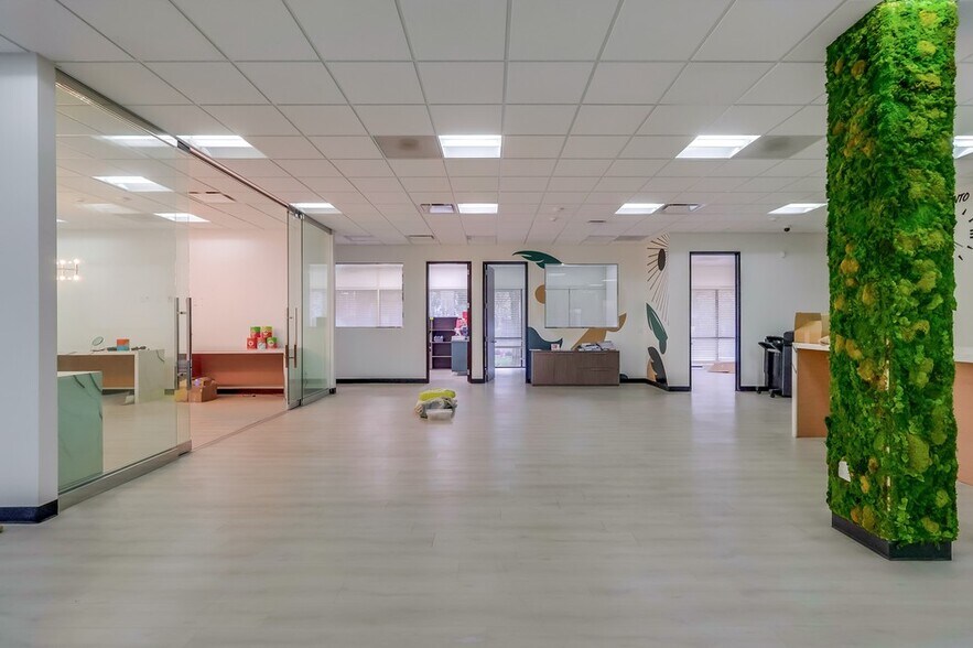 More Photos Of 5947-5951 Variel Ave, Woodland Hills Office For Sale