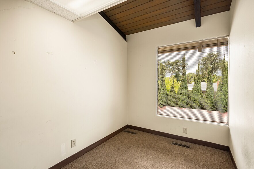 More Photos Of 1661 E Chapman Ave, Fullerton Office For Sale