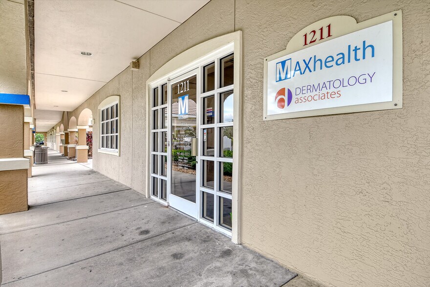 More Photos Of 1211 Jacaranda Blvd, Venice Medical For Sale
