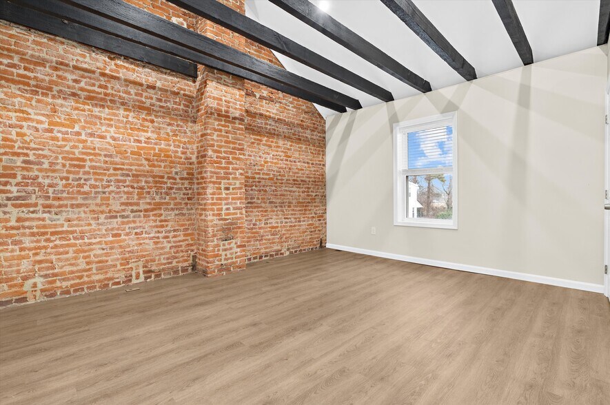 Primary Photo Of 38 Bloomsbury Ave, Catonsville General Retail For Lease