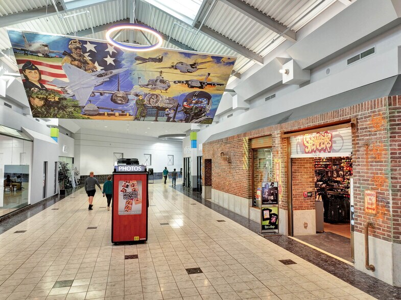 More Photos Of 2922-2950 Watson Blvd, Centerville Unknown For Lease