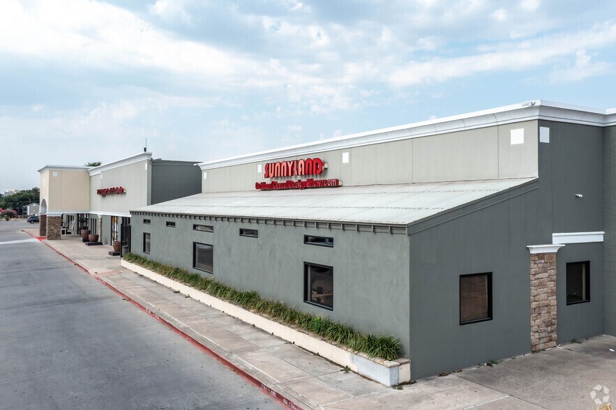 More Photos Of 7879 Spring Valley Rd, Dallas General Retail For Lease