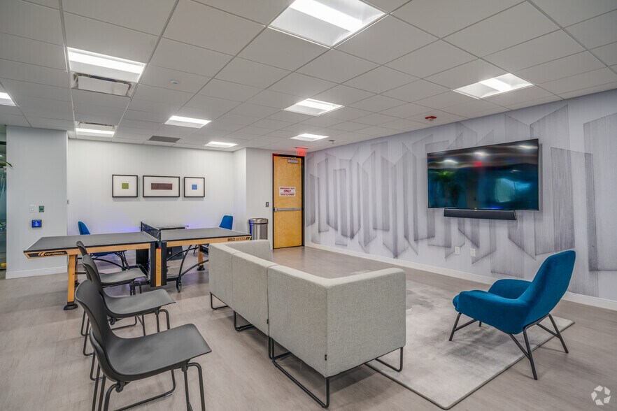 More Photos Of 7250 N 16th St, Phoenix Office For Sale