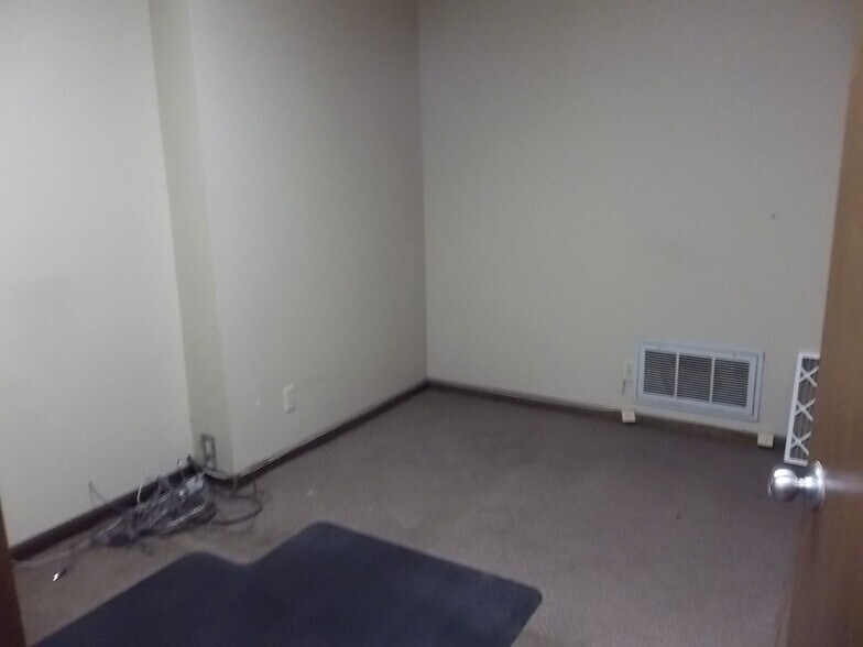 More Photos Of 1250 Tank Street, Neodesha Industrial For Sale