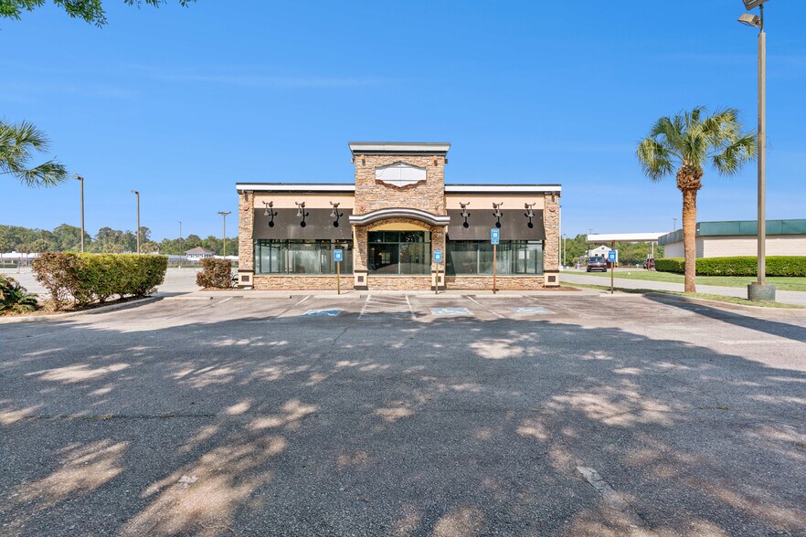 More Photos Of 1025 Magnolia Bluff Way SW, Darien Restaurant For Sale