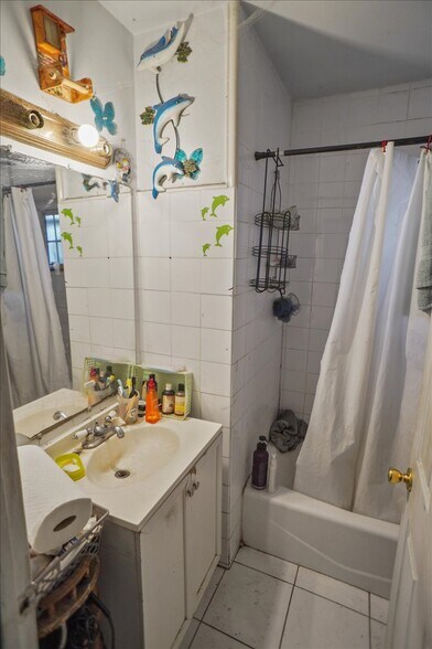 More Photos Of 1739 W 53rd St, Los Angeles Multifamily For Sale