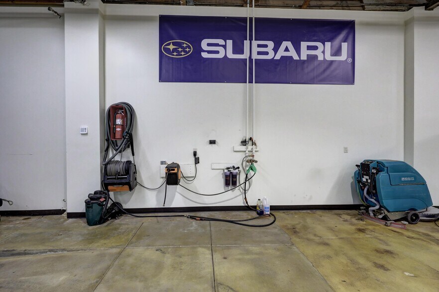 More Photos Of 102 S Wall Ave, Joplin Office For Sale