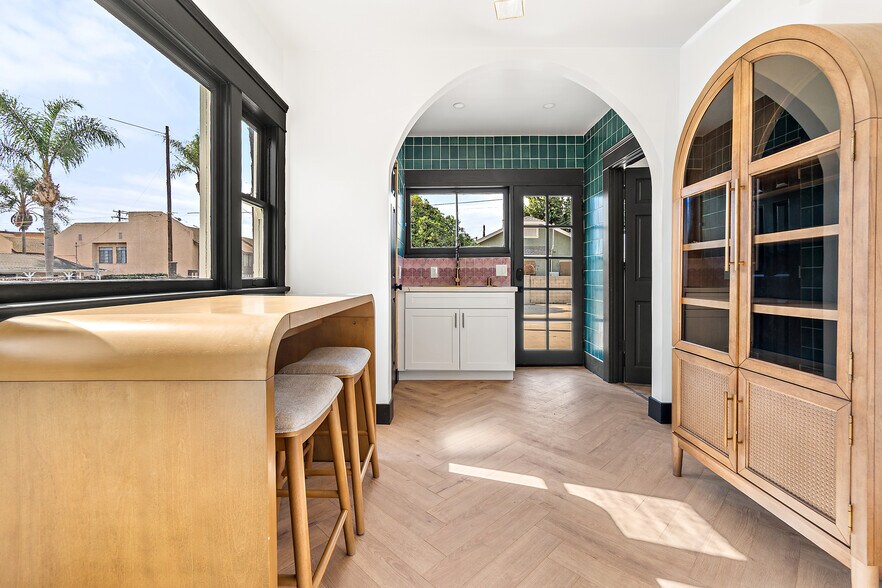 More Photos Of 1204 N Ross St, Santa Ana Office For Sale