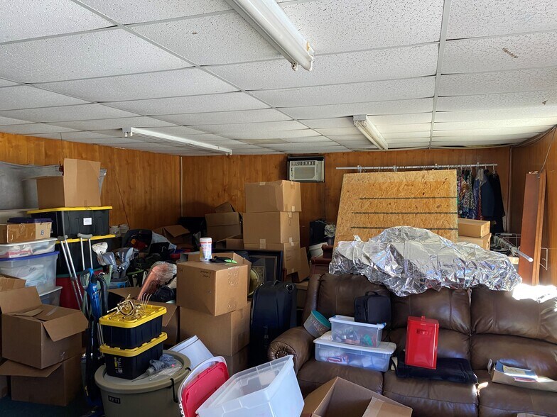 More Photos Of 110 Business Cir, Thomasville Freestanding For Lease