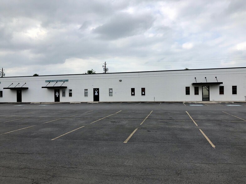 Primary Photo Of 1804-1828 W Jefferson Ave, Harlingen Light Manufacturing For Lease