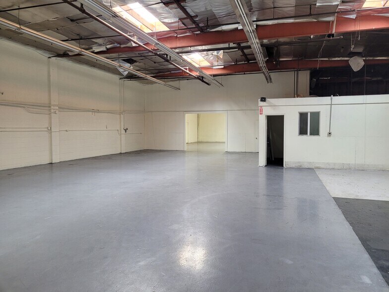 More Photos Of 1008 W Brooks St, Ontario Warehouse For Lease