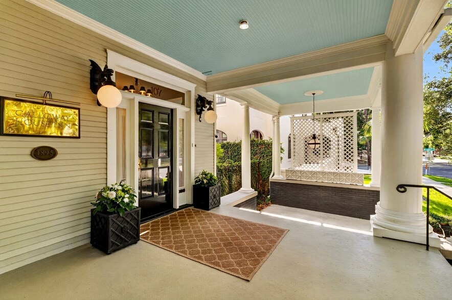 More Photos Of 107 E 35th St, Savannah Office For Sale