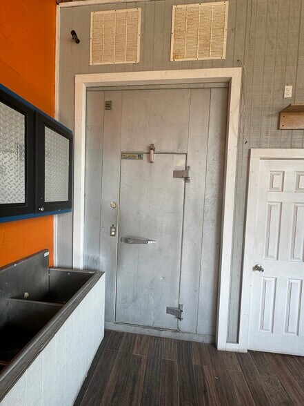 More Photos Of 800 N State St, Bunnell Storefront For Sale