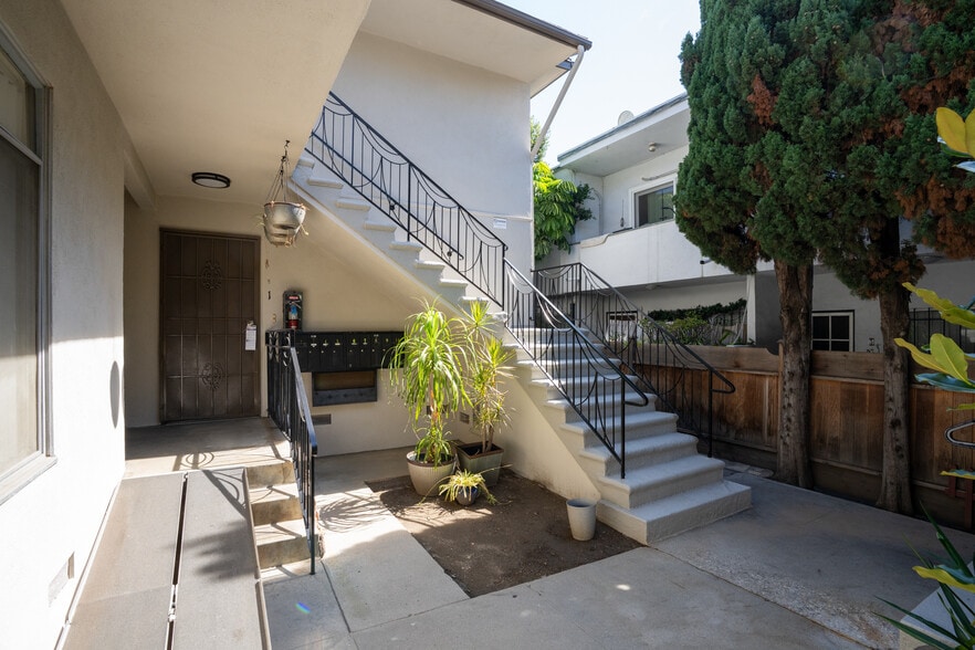 More Photos Of 1434 15th St, Santa Monica Apartments For Sale