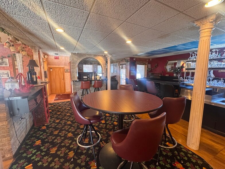 More Photos Of 1705 Columbus Ave, Bay City Restaurant For Sale