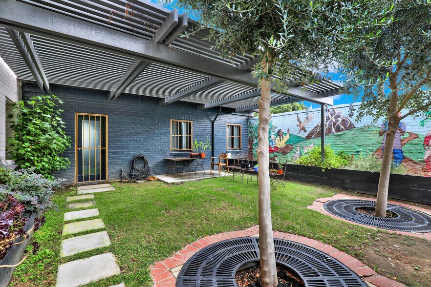 More Photos Of 435 S Boyle Ave, Los Angeles Office Residential For Sale