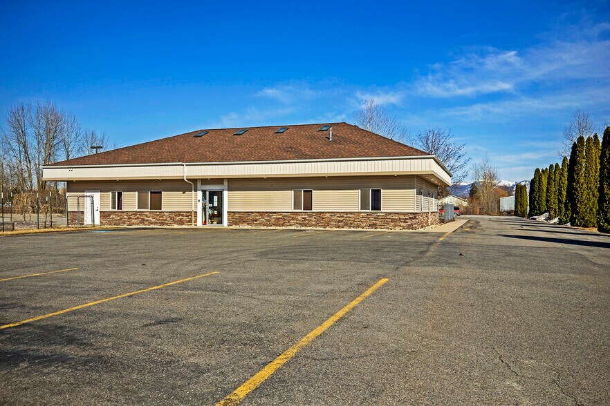 More Photos Of 137 McGhee Rd, Kootenai Storefront Retail Office For Sale