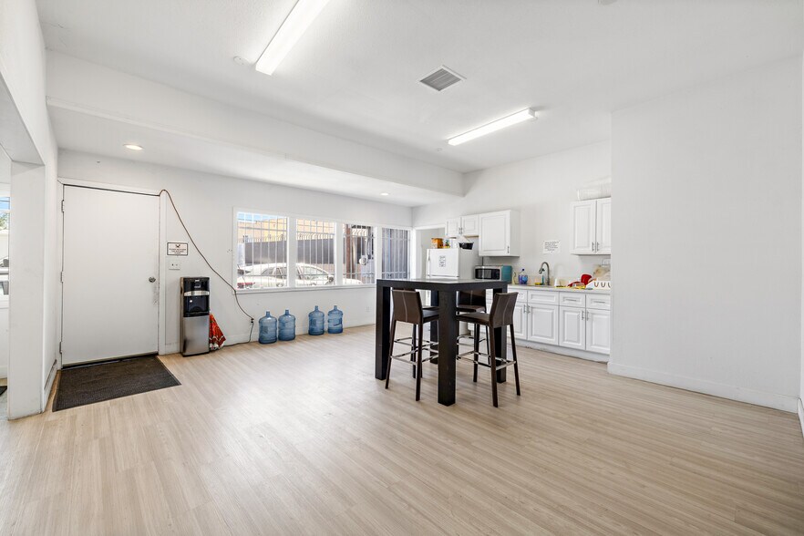 More Photos Of 5013-5017 Telegraph Rd, Los Angeles Light Manufacturing For Sale